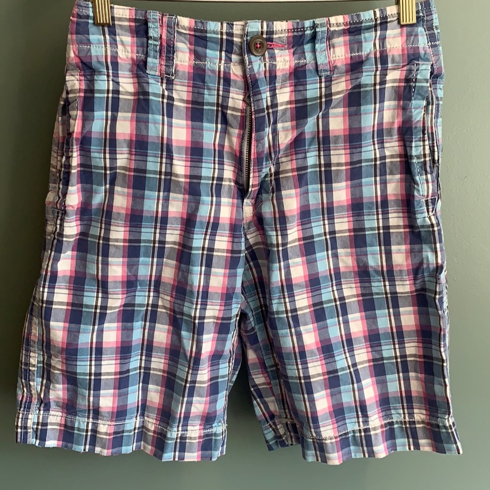 American eagle classic fit shorts. Plaid design.